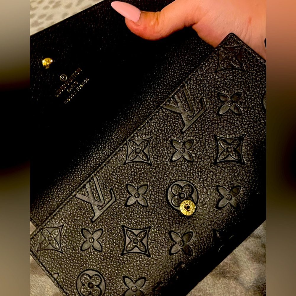 Black Louis Vuitton wallet pochette